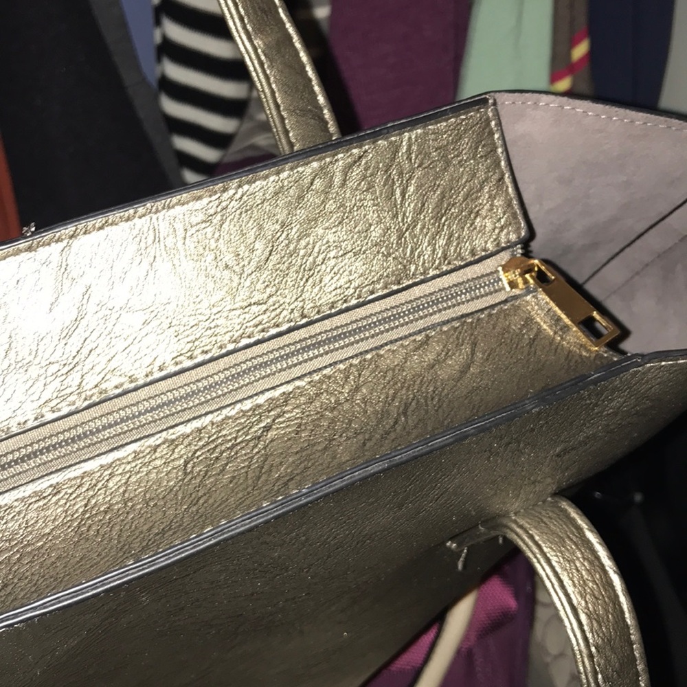 Lightweight Tote - Picture 3 of 3